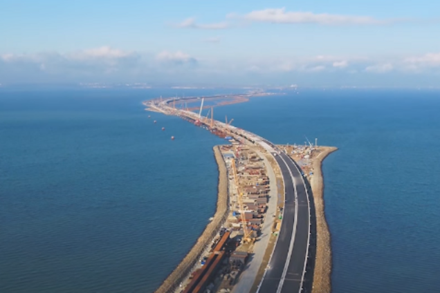 Окупанти показали, що відбувається з Керченським мостом: опубліковані фото і відео