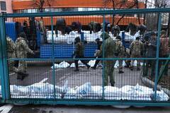У Києві люди в балаклавах заблокували телеканал Мураєва: всі подробиці