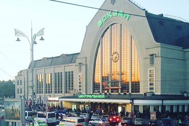 В Киеве с центрального вокзала эвакуировали всех пассажиров