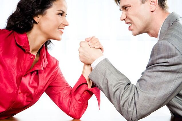 Женщина постоянно что-то должна