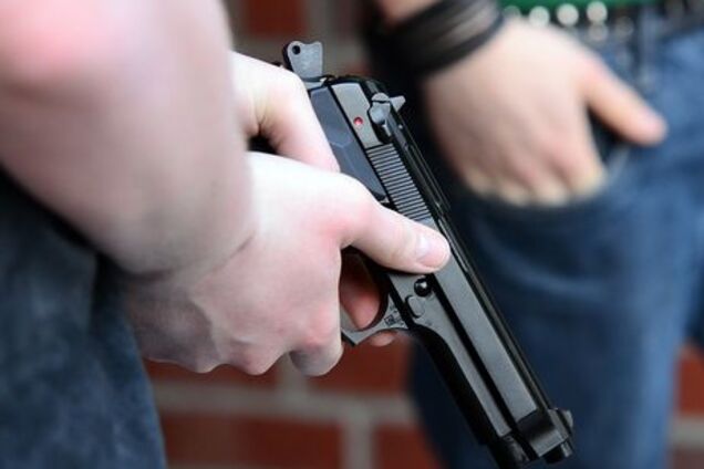 'Отримав три кулі': у Львові соцпрацівник влаштував стрілянину в підопічній сім'ї