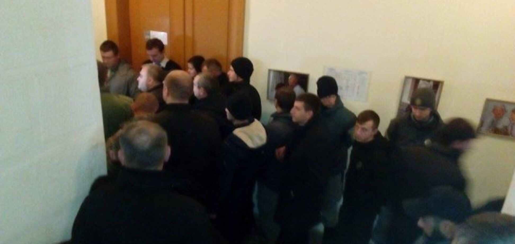Вимагали відставки Садового: активісти знову заблокували мерію Львова