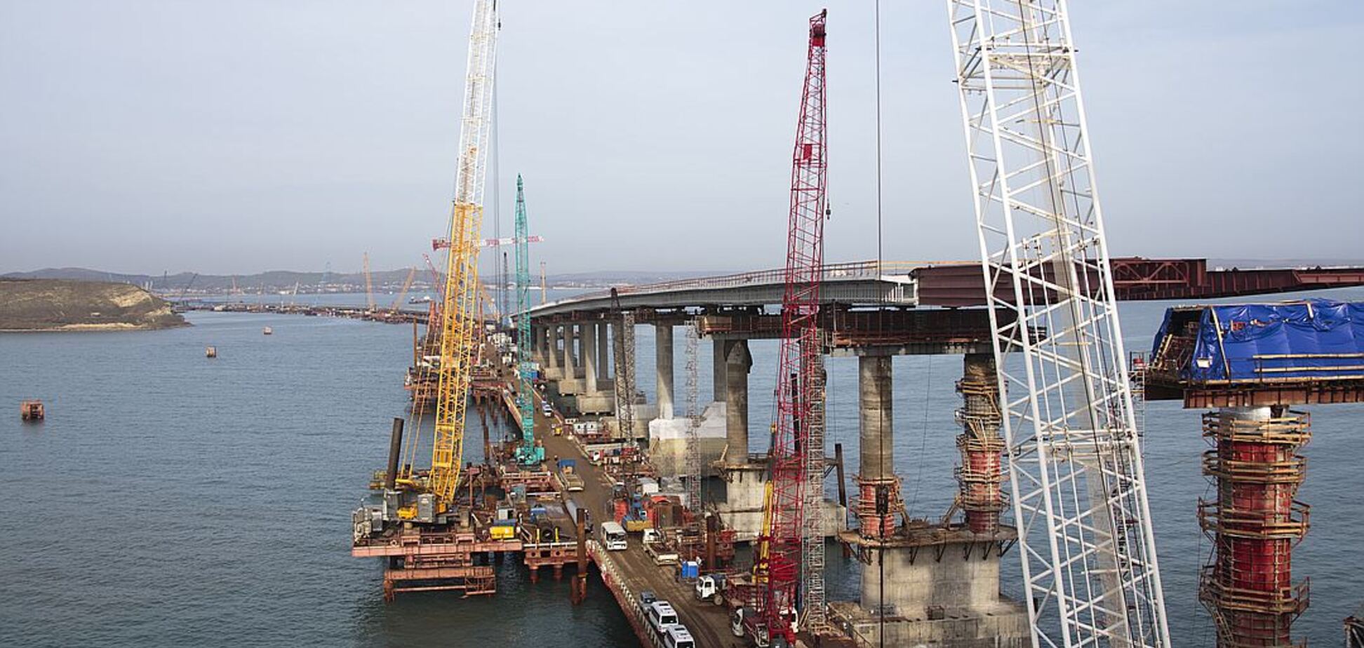 'Будівництво століття' наближається до фінішу: з'явилися нові фото і відео Керченського моста