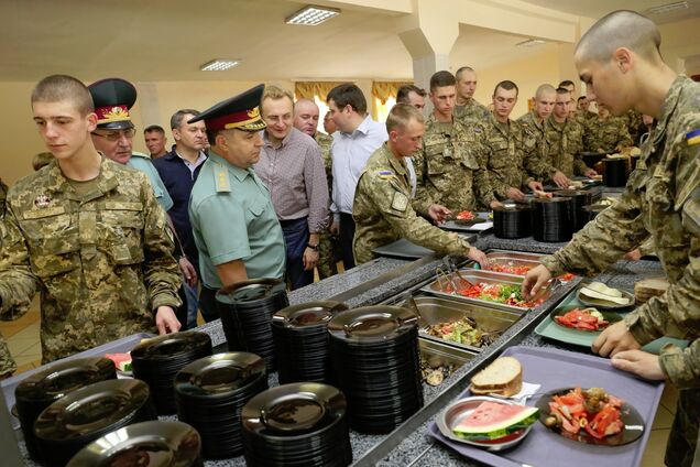 Шоколад і сухофрукти: як виглядає новий сухий пайок ВСУ