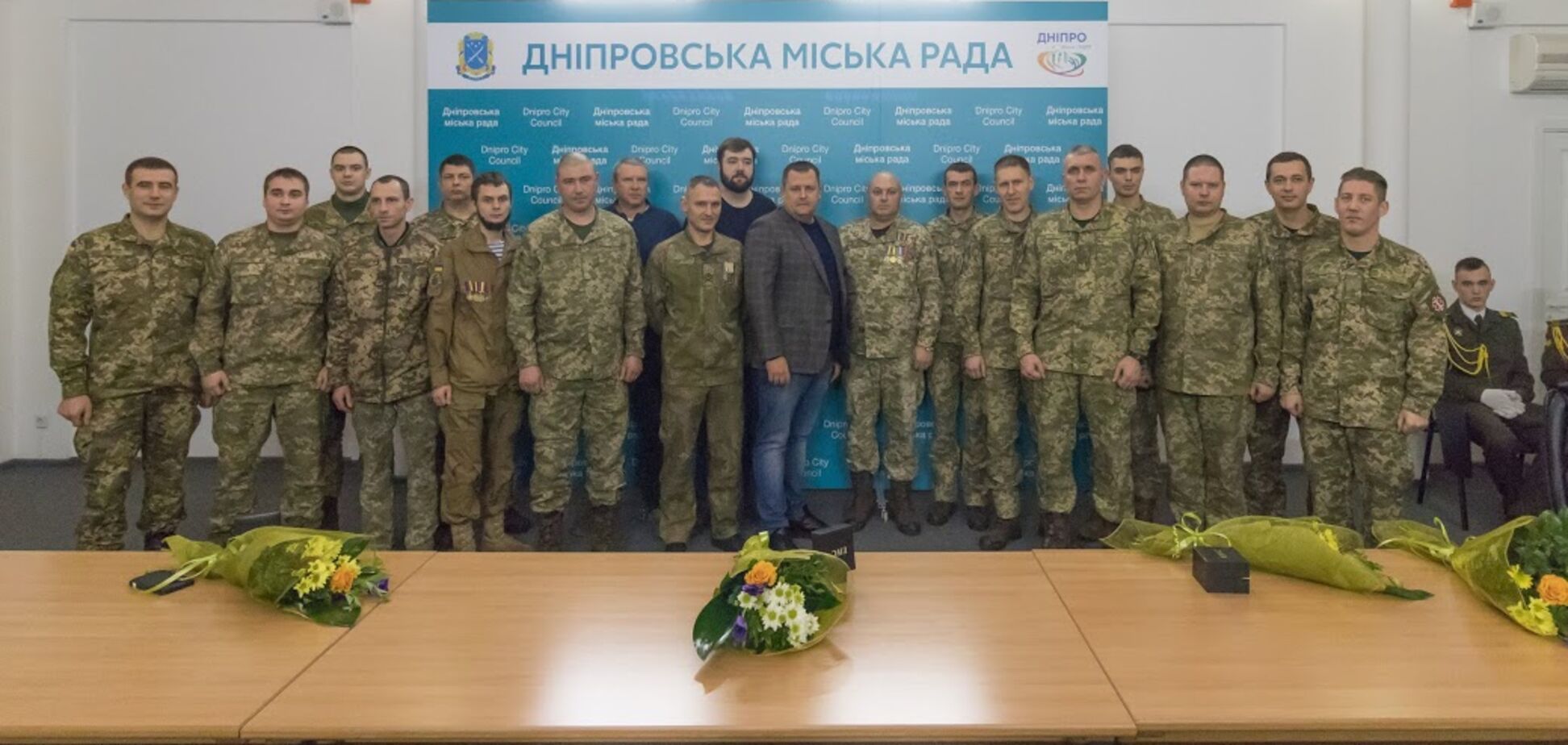 Філатов напередодні Дня Збройних сил України нагородив військових Дніпра