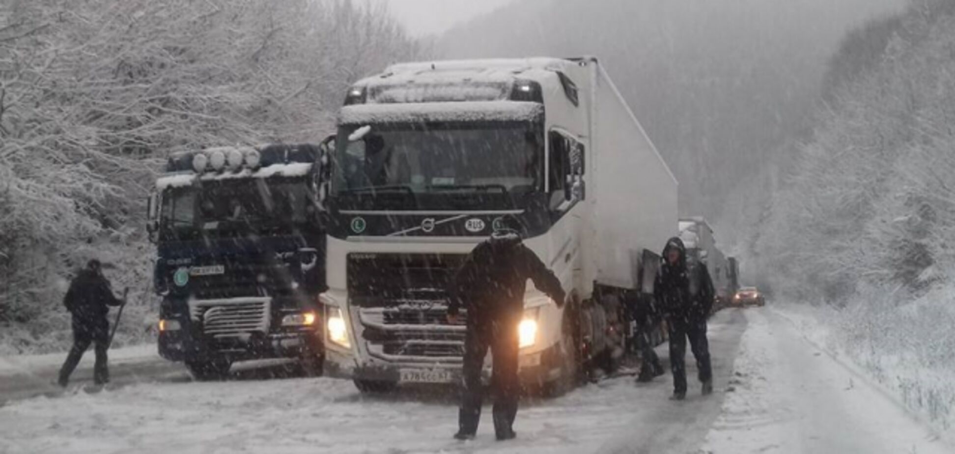 Снежный апокалипсис в Украине: фото и видео последствий