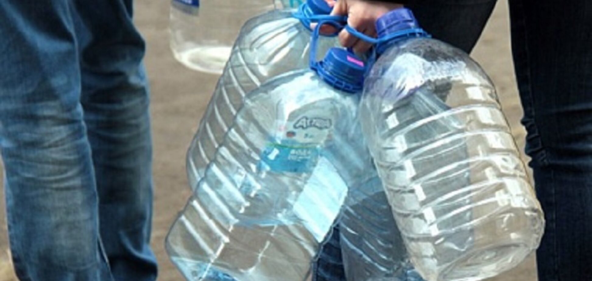 вода, пляшки