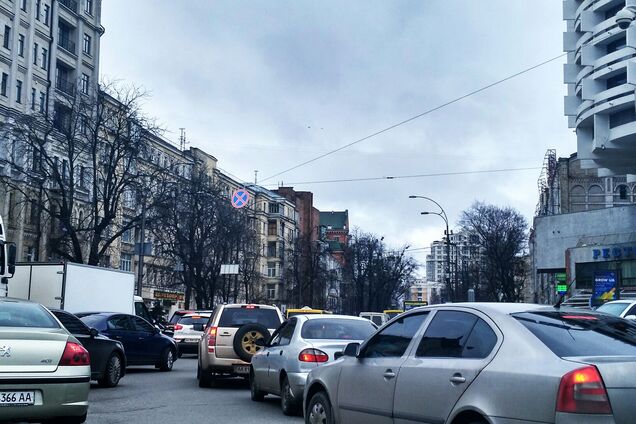 Центр Киева застыл в пробках