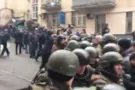 Сторонники Саакашвили заблокировали авто с задержанным экс-президентом Грузии