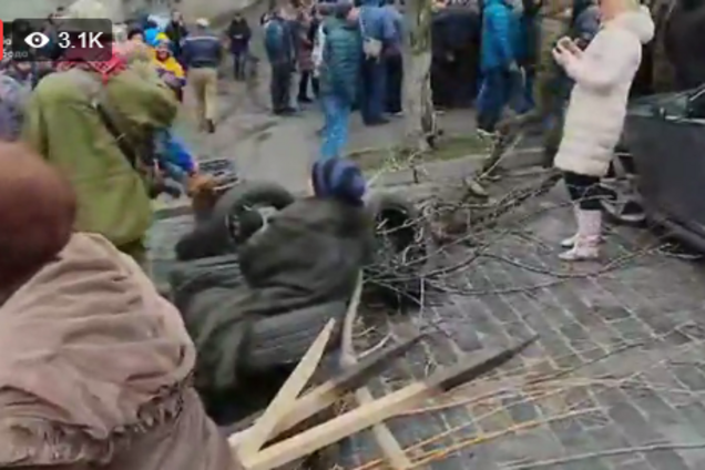 Пытаются строить баррикаду: авто с Саакашвили заблокировали в центре Киева