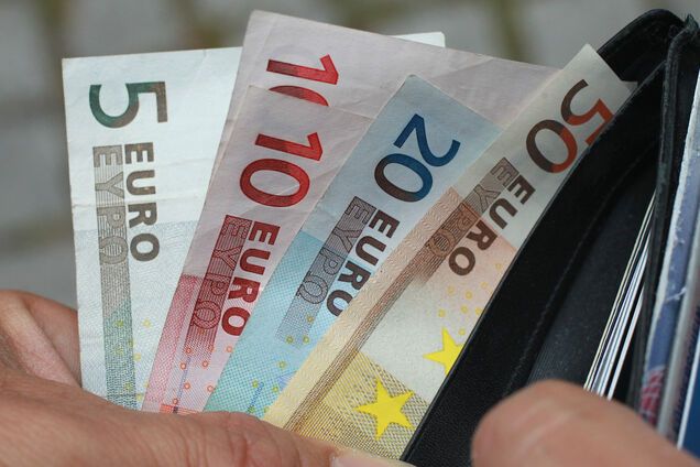 В Украине резко упал курс евро