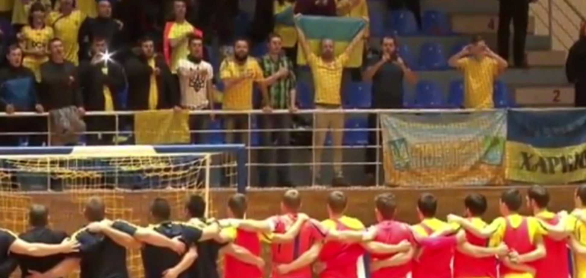 Гравці збірної України ефектно заспівали гімн з уболівальниками після яскравої перемоги над Італією: з'явилося відео