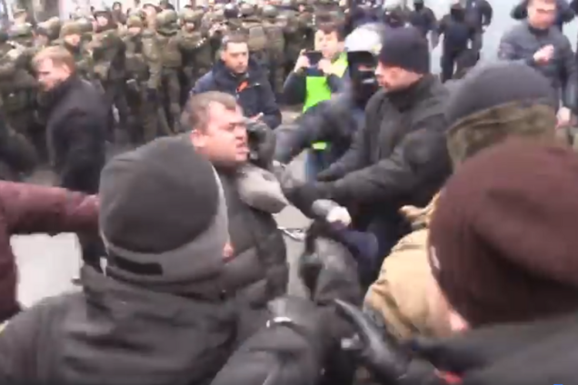 Столкновения из-за Саакашвили: полиция задержала журналиста с ножом