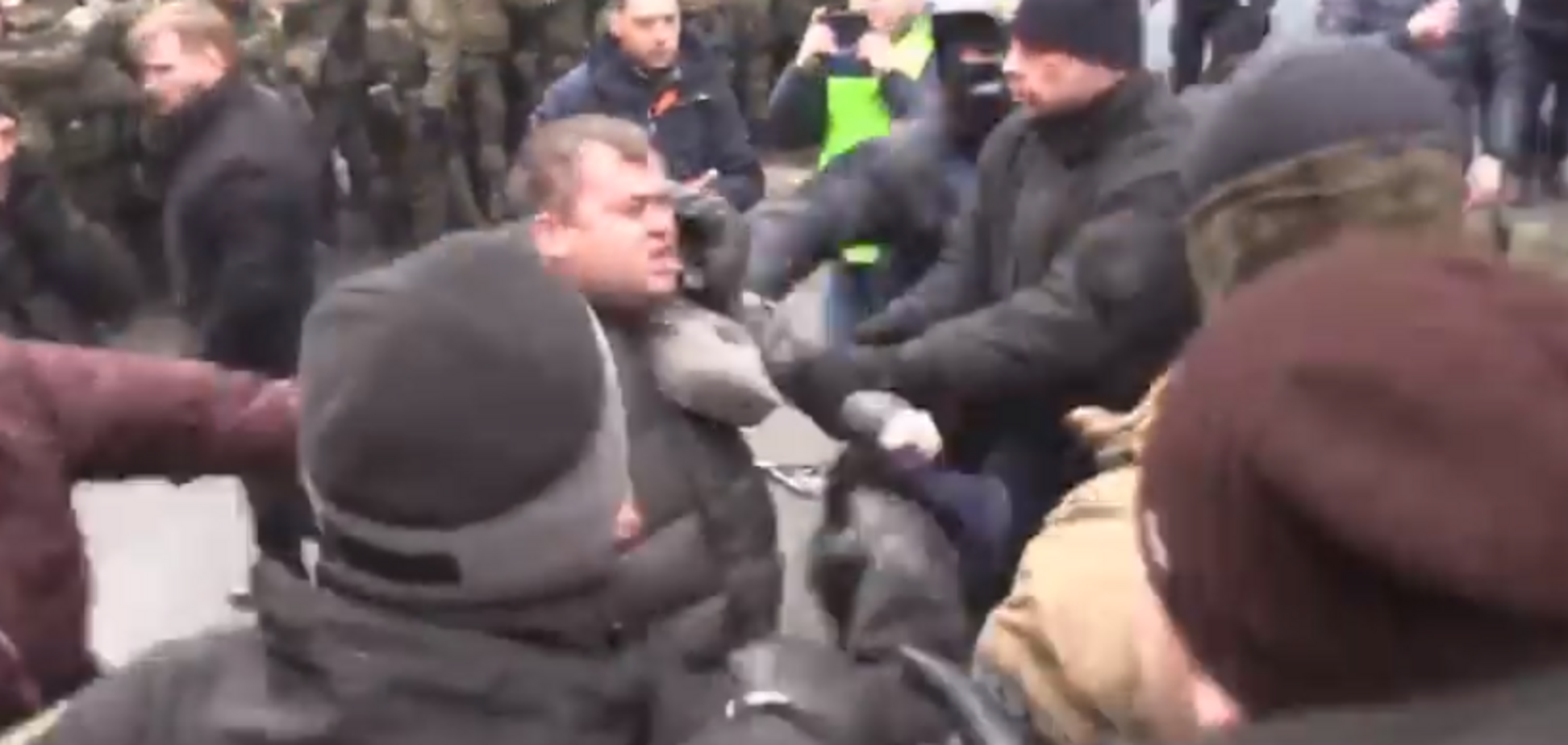 Столкновения из-за Саакашвили: полиция задержала журналиста с ножом