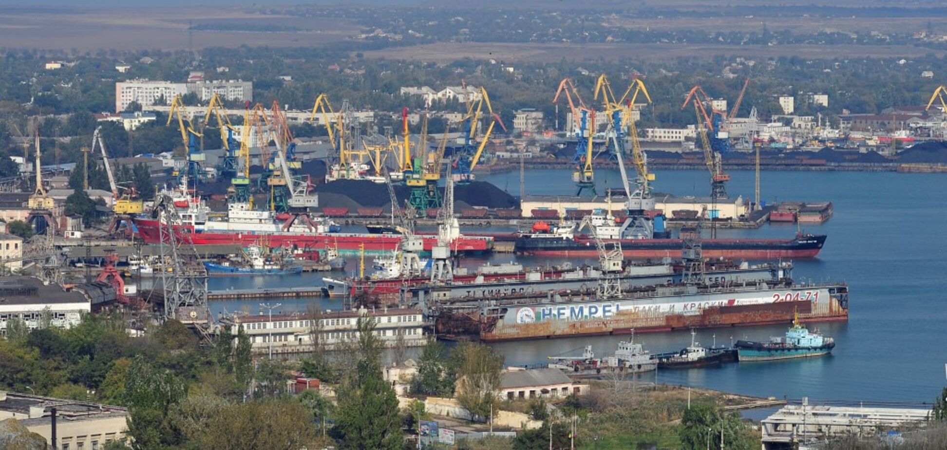 Витратять 165 млн: у портах Керченської переправи виставлять десятки стрільців