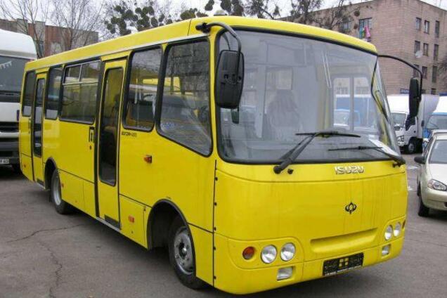 'Проваливай, и бабку захвати': сеть взбесило хамство водителя и пассажиров маршрутки в Ривне