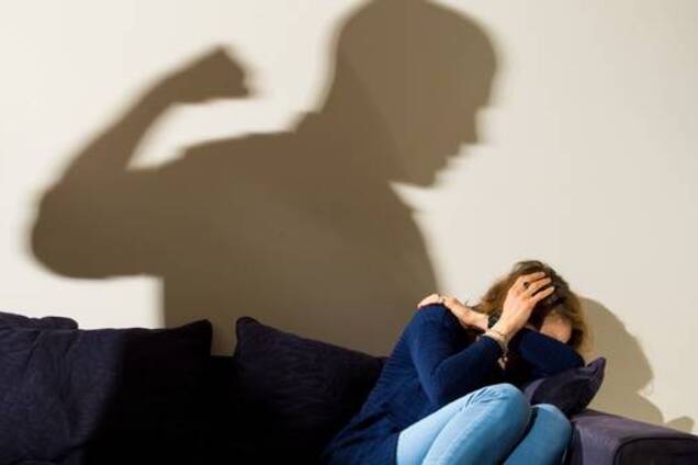 'Бьет - значит любит?' Что делать жертвам домашнего насилия в Украине