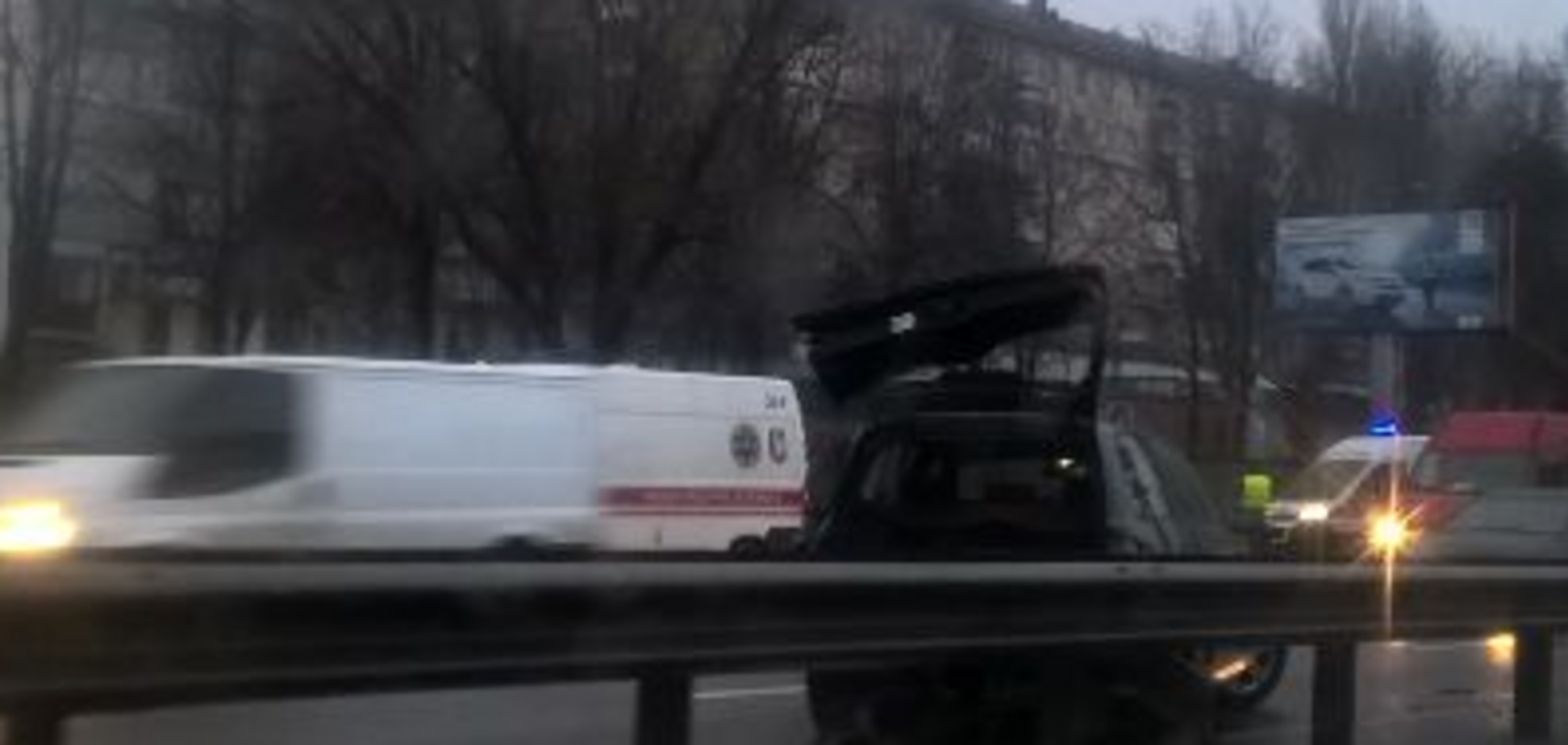 У Києві під час ДТП перекинувся мікроавтобус