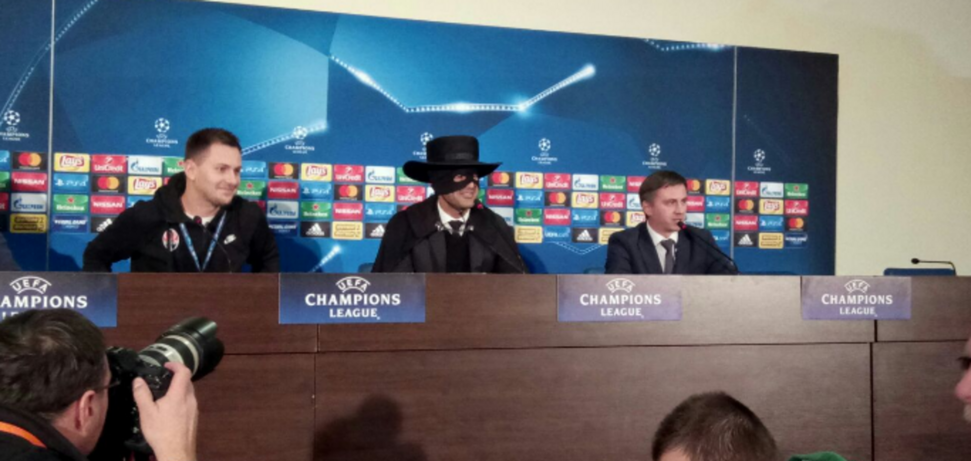 Главный тренер 'Шахтера' устроил яркий перфоманс на пресс-конференции после победы над 'Манчестер Сити': появились фото
