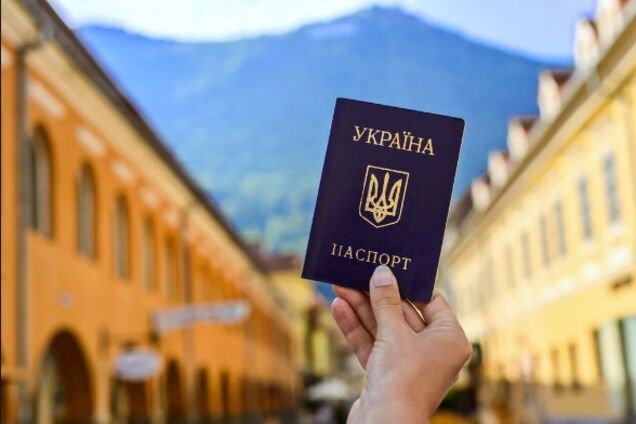 В України можуть відібрати безвіз? Дипломат оцінив ризики