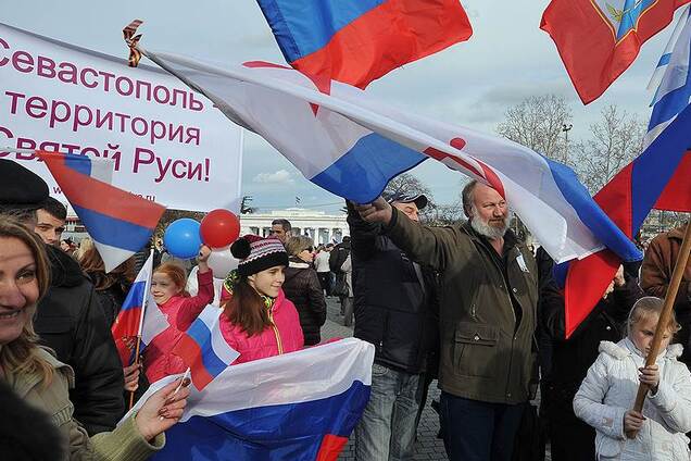 Путину осталось решить, как избавиться от Донбасса и Крыма