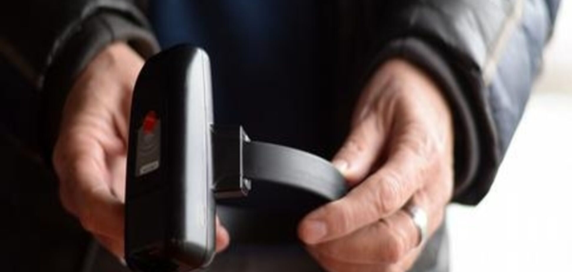 Уряд Німеччини схвалив контроль за потенційними терористами за допомогою електронних браслетів