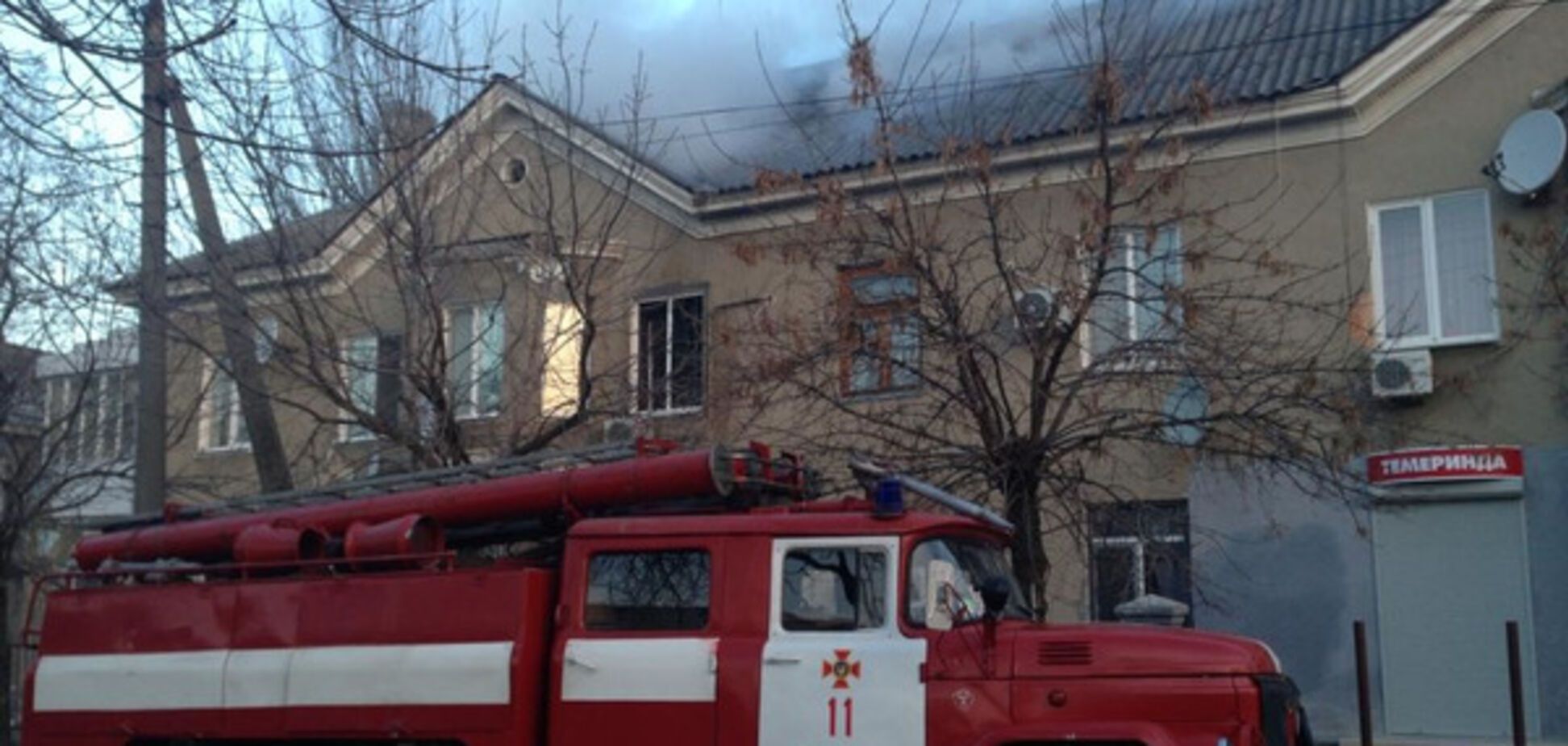 В Бердянске сгорела квартира и крыша дома (ФОТО)