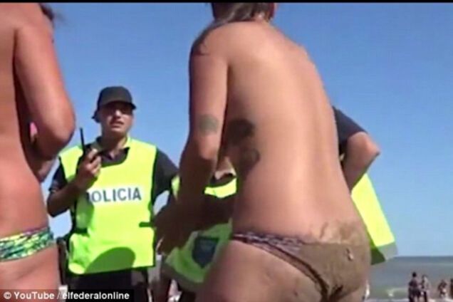 инцидент с полицейскими на пляже Аргентины