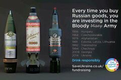 \'Не покупайте российское\': в Британии появилась яркая проукраинская реклама