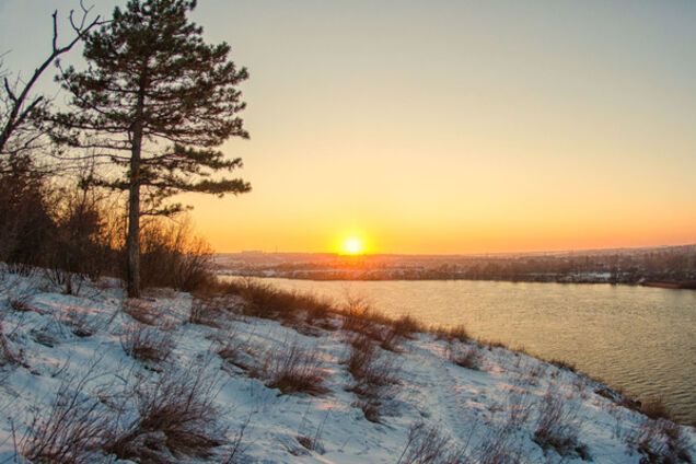 Запорожский фотограф показал красоты Хортицы, скованной морозом (ФОТО)