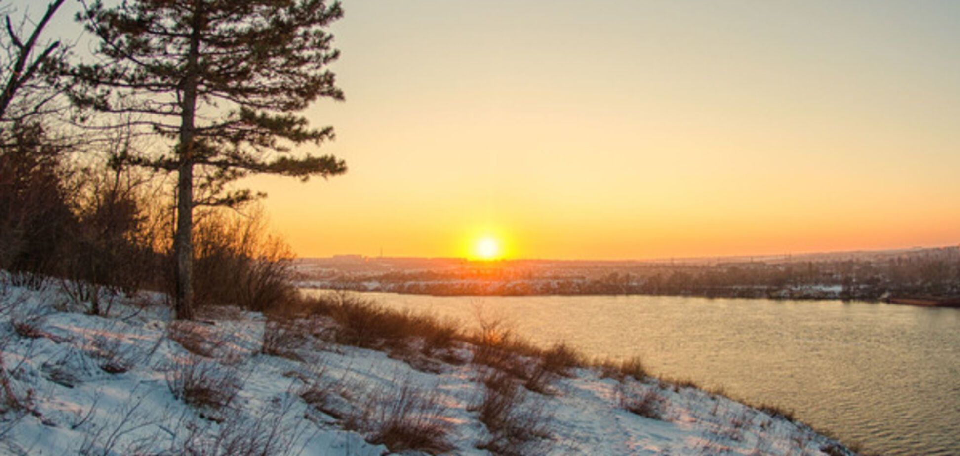 Запорожский фотограф показал красоты Хортицы, скованной морозом (ФОТО)