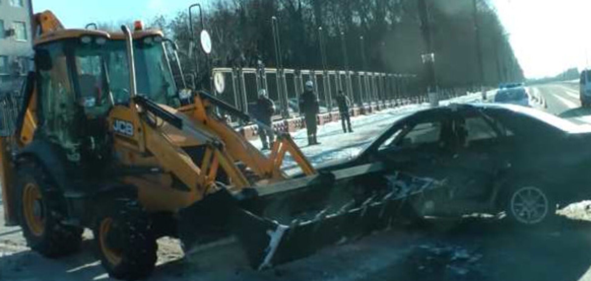 В Запорожье иномарка врезалась в трактор