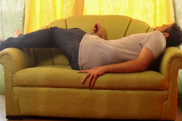 Диван, человек