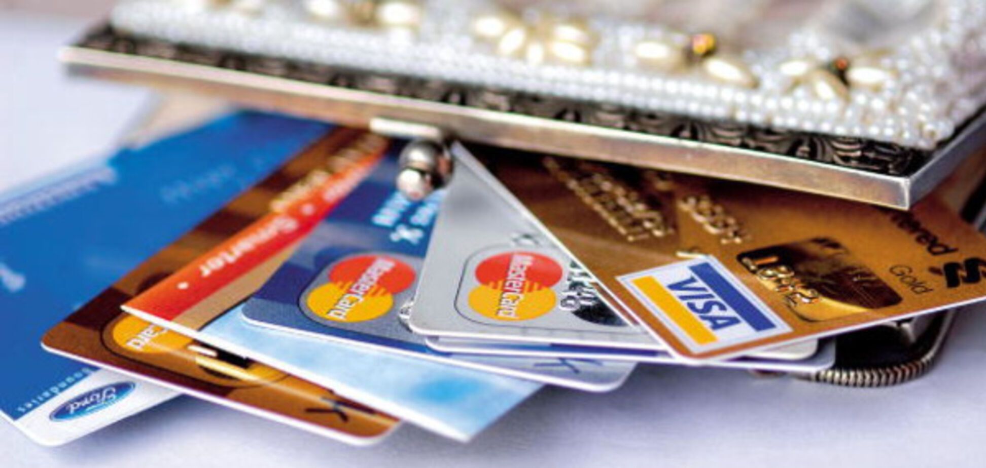 Скандал вокруг зарплатных карт: украинцам разъяснили популярную 'страшилку'