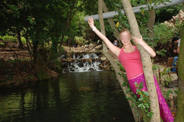 Самоубийца выбросила ребенка