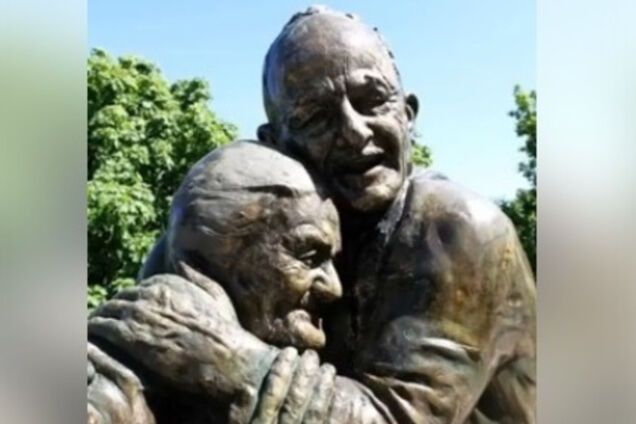 Памятник влюбленным в Мариинском парке