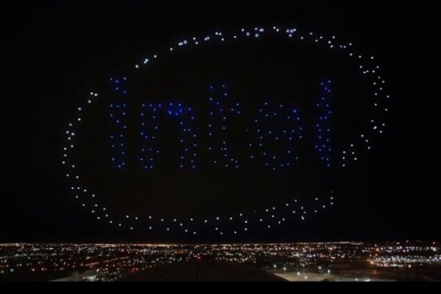 тысячи дронов в небе