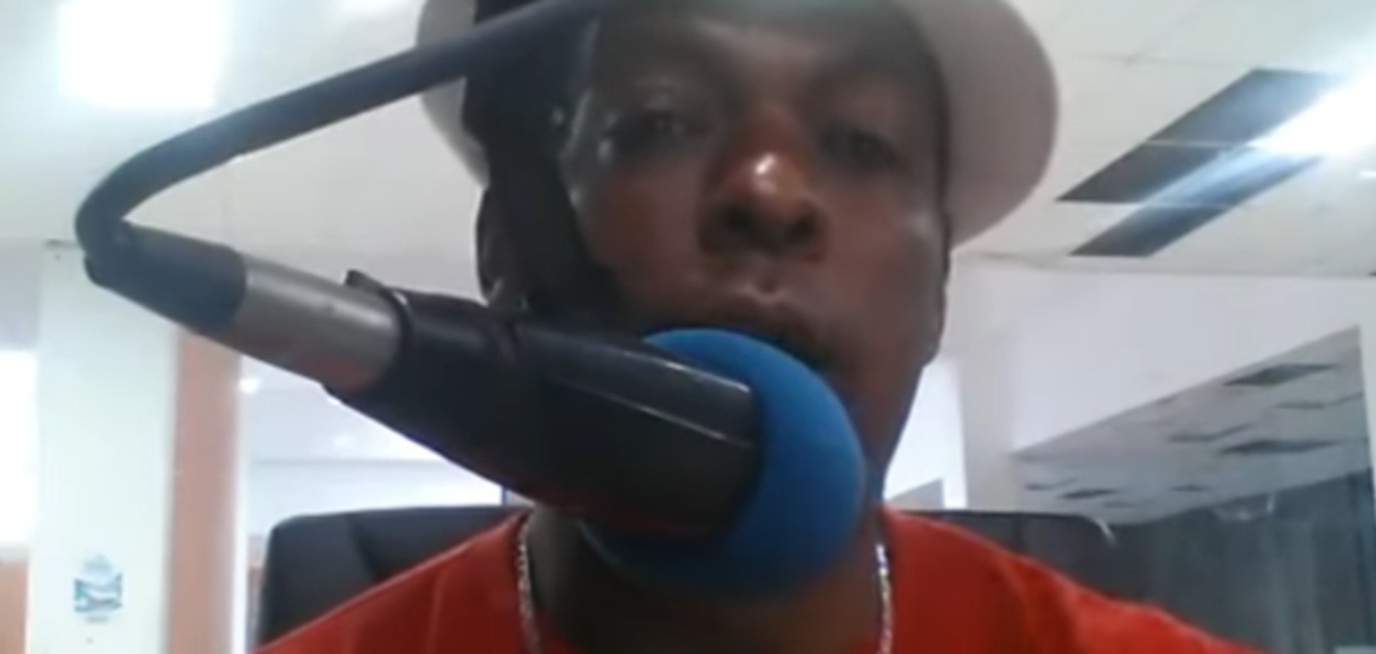 Ведущий Луис Мануэль Медина