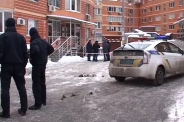 Женщина выбросила ребенка