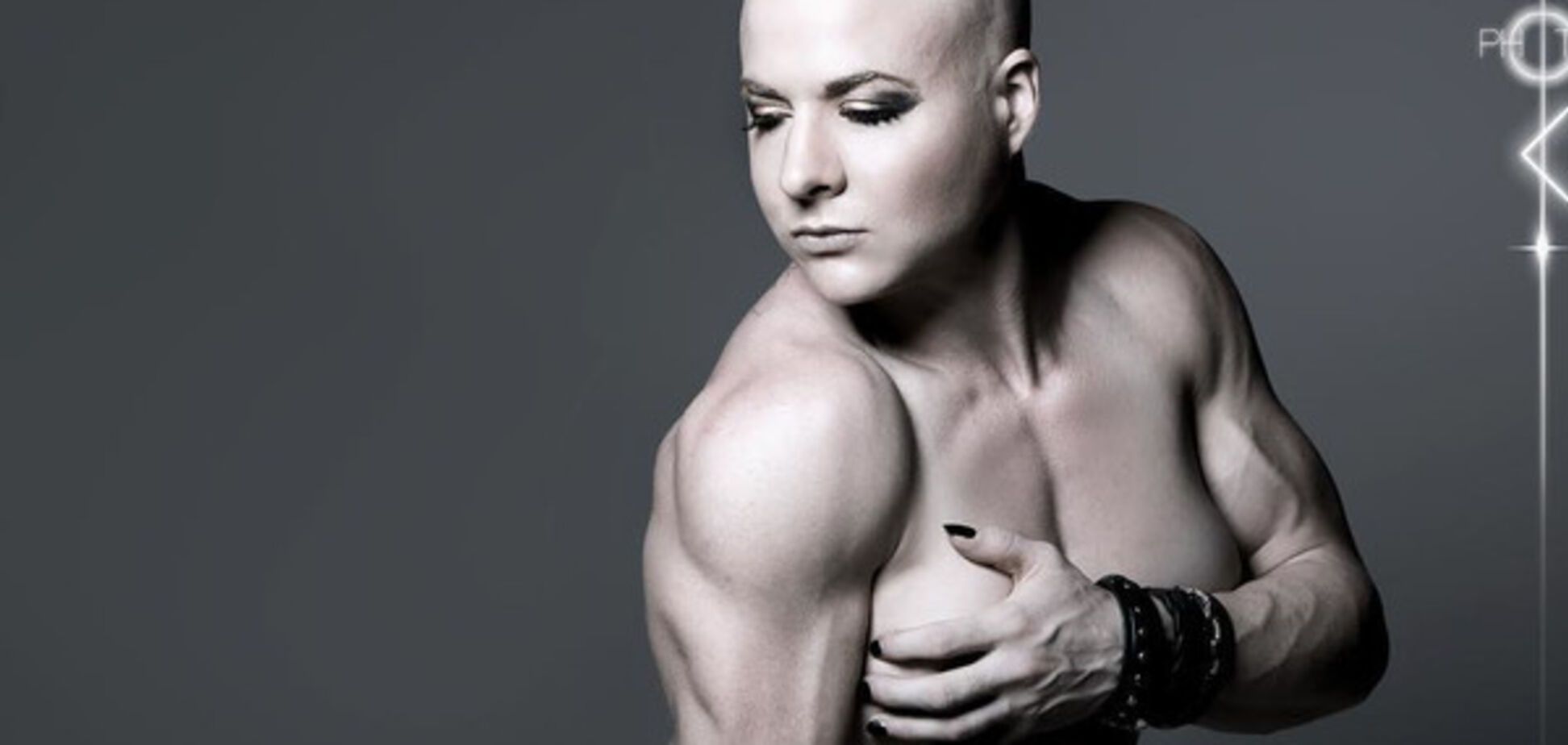 Титулованная культуристка поразила соцсеть превращением в 'мужика': фотофакт