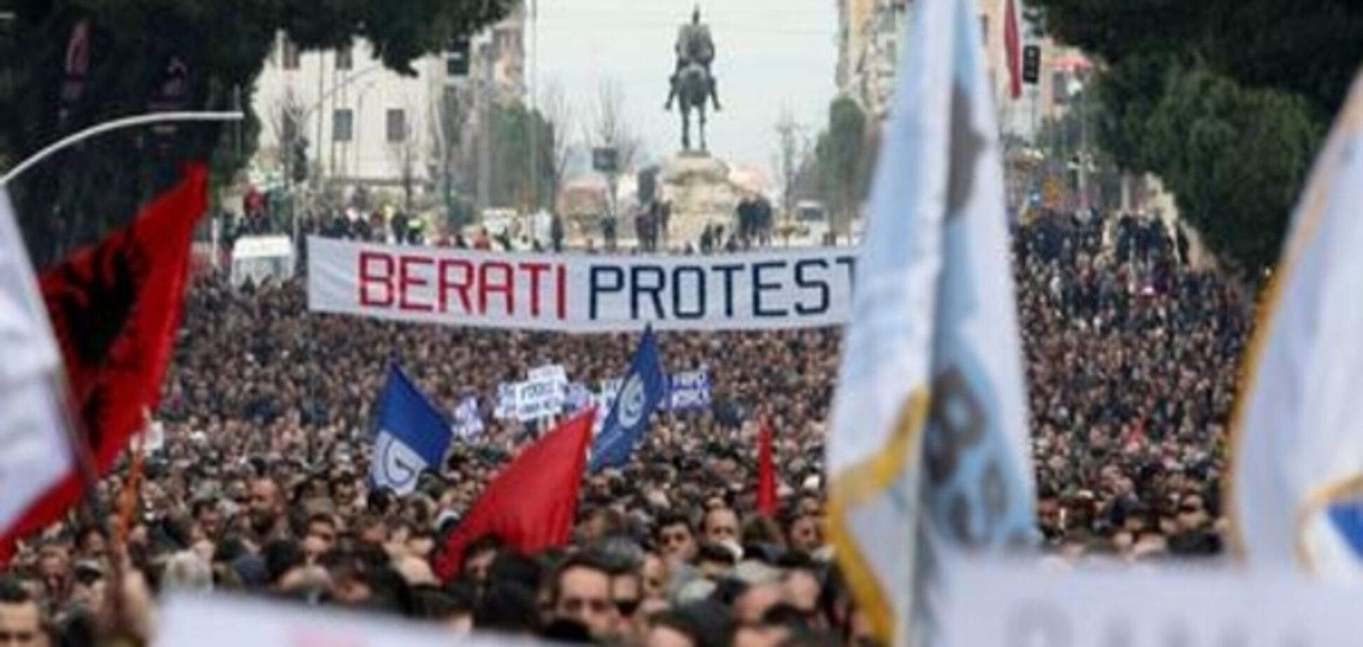 В Албанії відбулися масові акції протесту з вимогою дострокових виборів