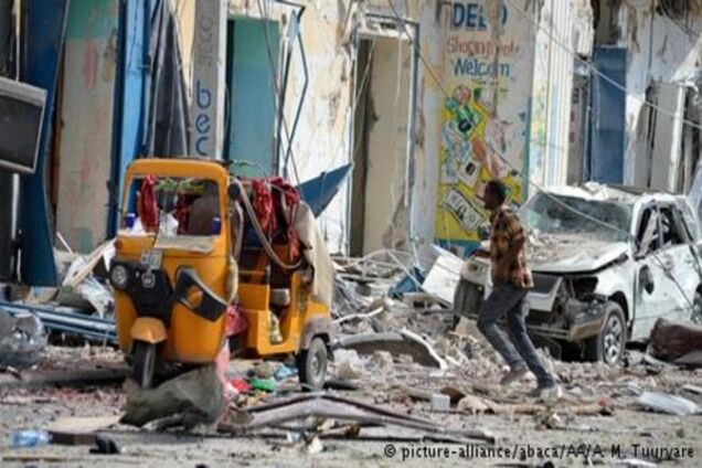 Вибух замінованої вантажівки забрав десятки життів у столиці Сомалі