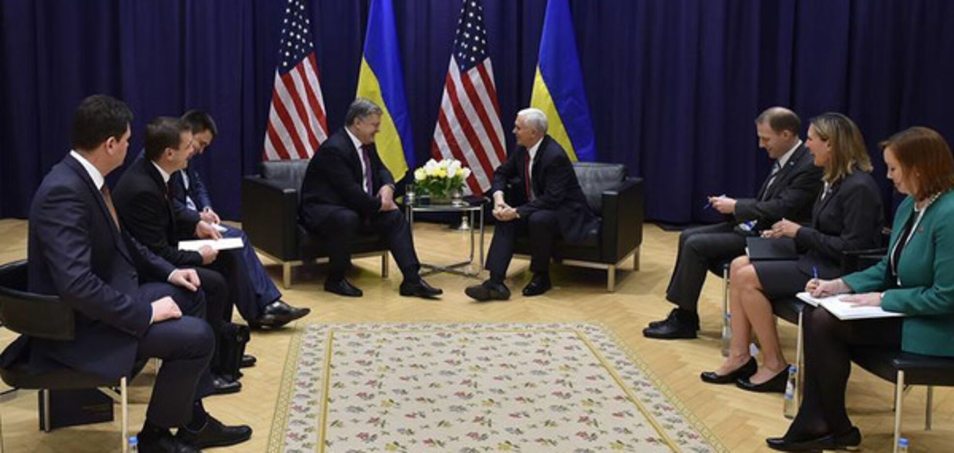 Встреча Порошенко и Пенса