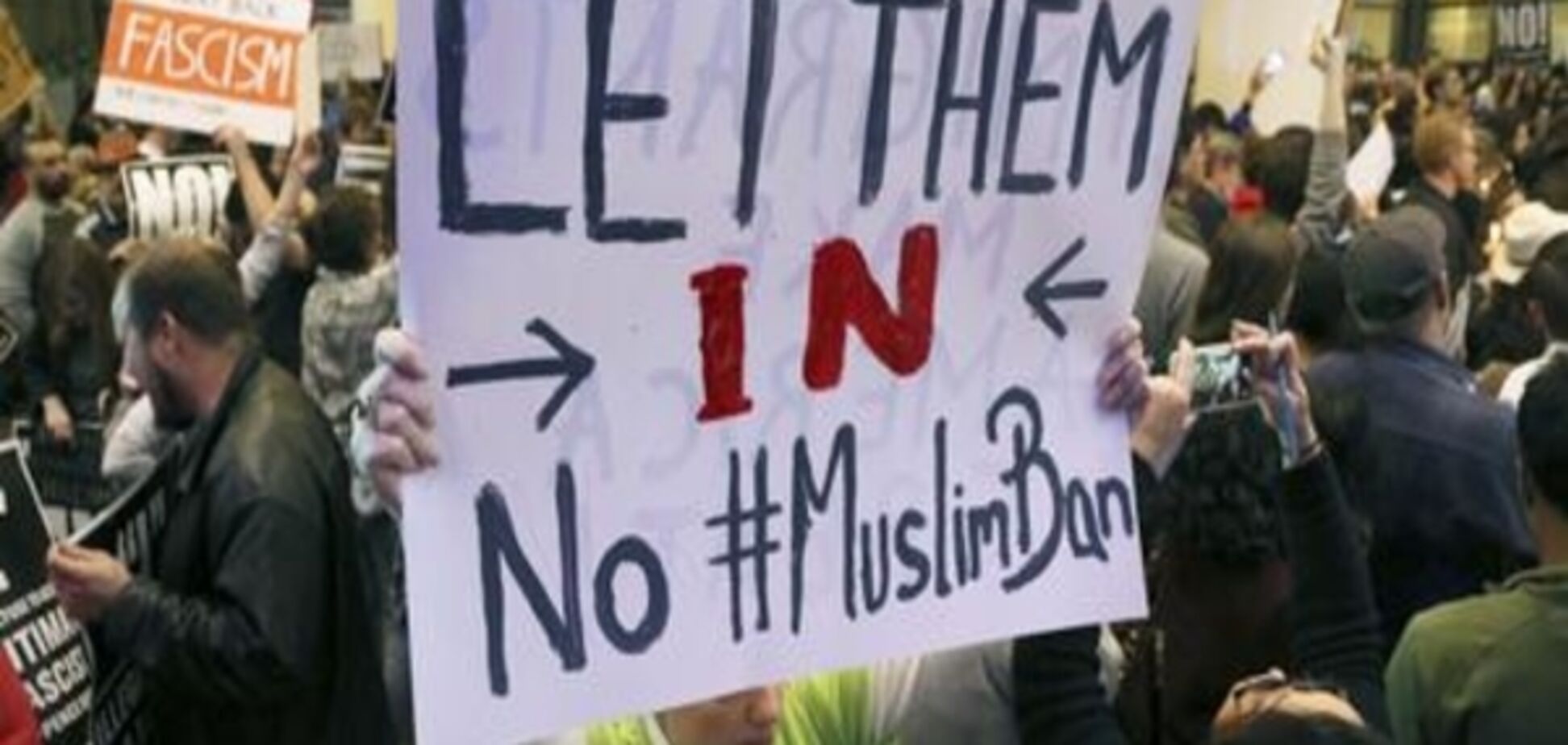 Антиміграційний указ Трампа: німецька культурна сцена бунтує