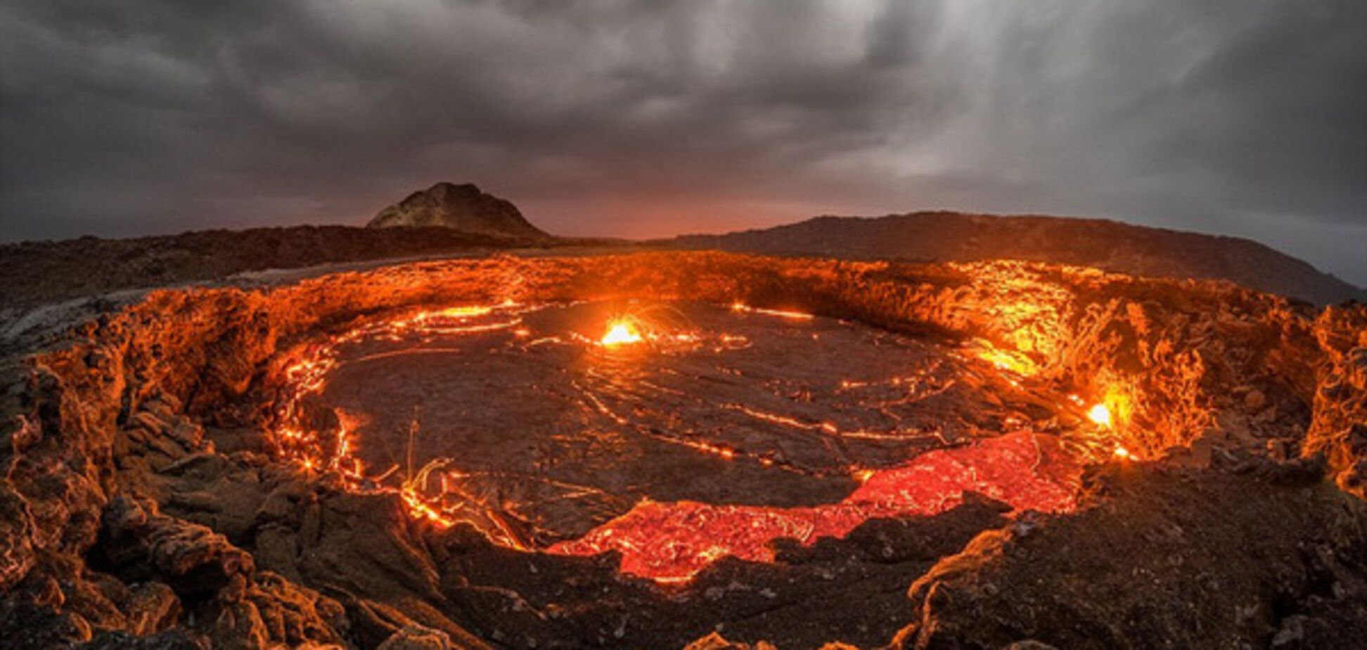 извержение вулкана, лавовые озера