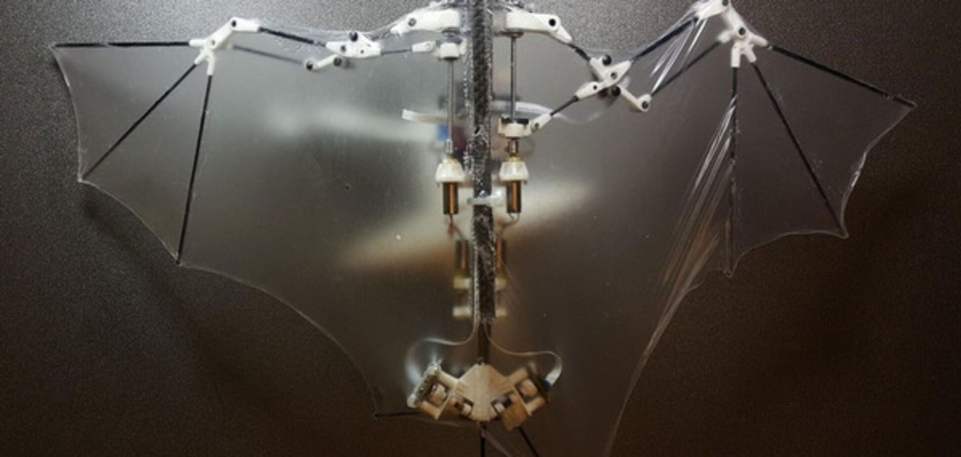робот-летучая мышь Bat Bot (B2)