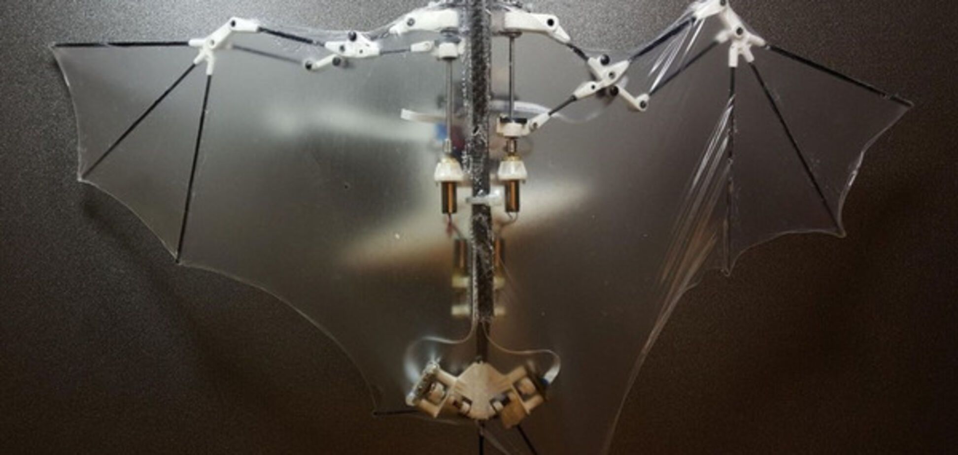 робот-летучая мышь Bat Bot (B2)