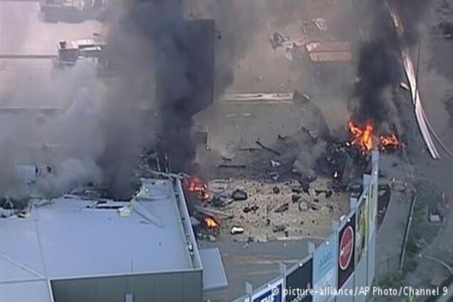 Поблизу Мельбурна літак упав на торговельний центр