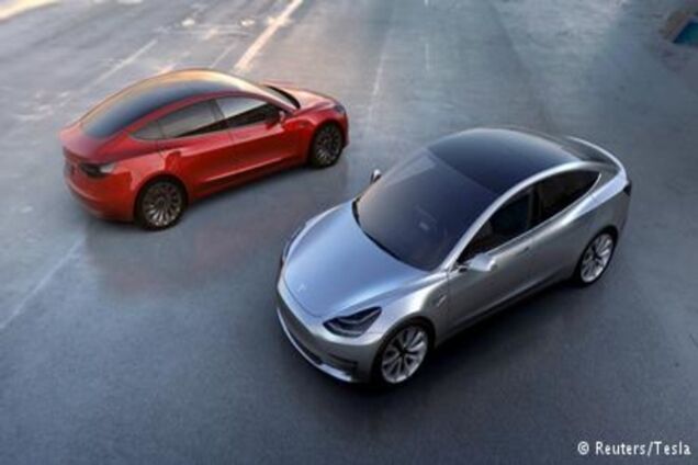 Tesla знову у збитках - розраховує на нову модель