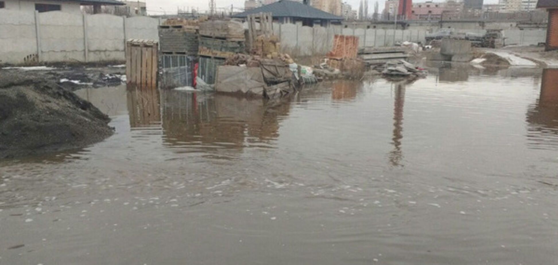 Не для всех счастье: резкое потепление подтопило дома в Запорожской области (ФОТО)